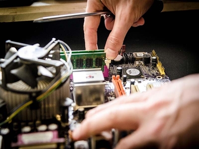 Manutenção de Hardware Manter o seu Hardware atualizado garante que tenha tecnologia de ponta e ganho de produtividade na sua empresa. Por isso, confie na SmartSystem IT e faça a manutenção de computadores e seus dispositivos com a gente.