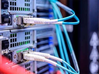 Proteção de Rede - Firewall A SmartSystem IT oferece a implantação de um Firewall para empresas. Essa proteção da rede de computadores visa a garantia da segurança dos dados da empresa e o monitoramento do fluxo de rede.