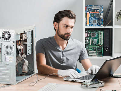 A SmartSystem oferece manuteno de computadores para empresas com a substituio de peas, upgrade, avaliao tcnica no local e, se houver a necessidade, retira e entrega o equipamento. 